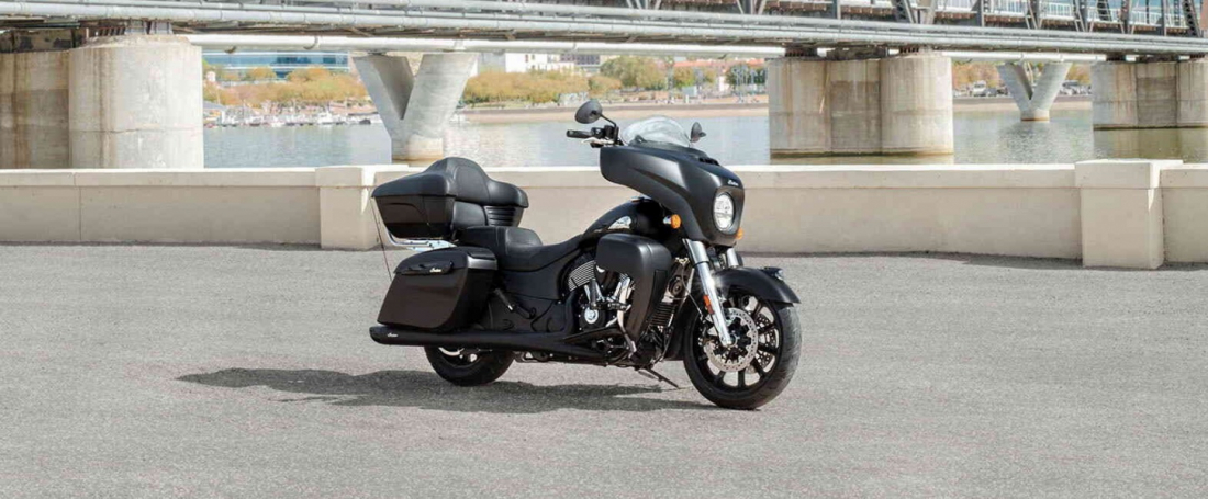 products/100/001/827/92/indian motorcycle roadmaster dark horse 116 thunder black smoke abs 02.jpg