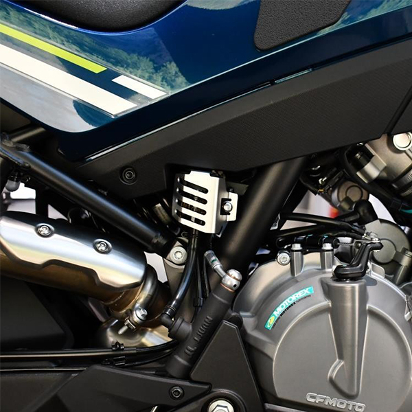 products/100/002/956/56/Galinio stabdziu skyscio rezervuaro apsauga CFMOTO 800MT ir 800MT-X 1000MT-X_2.jpg