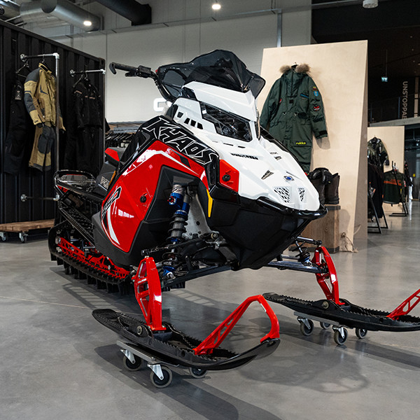 products/100/003/540/12/Polaris 850 RMK KHAOS 155 SLASH 2023.jpg