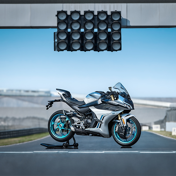 products/100/004/796/52/Motociklas CFMOTO 450SR-S ABS Nebula White_real.jpg