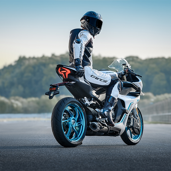 products/100/004/796/52/Motociklas CFMOTO 450SR-S ABS Nebula White_real1.jpg