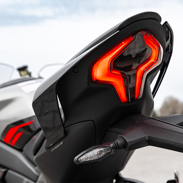 products/100/004/796/52/Motociklas CFMOTO 450SR-S ABS Zircon Black_real4.jpg