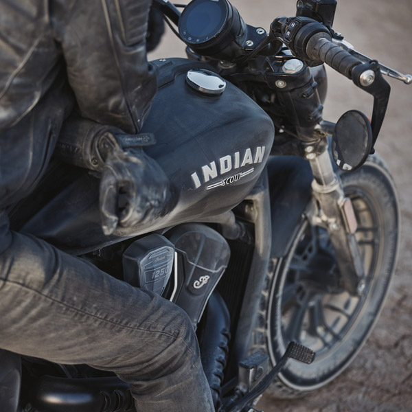 products/100/004/913/13/Indian-Scout-Bobber-2025-Black_Somke-p7.jpg