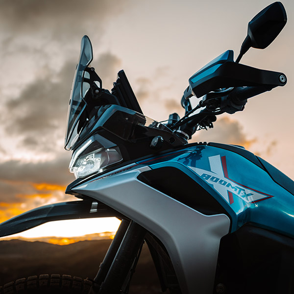 products/100/005/005/92/CFMOTO_800MT-X_Zephyr_Blue_2025_p10.jpg