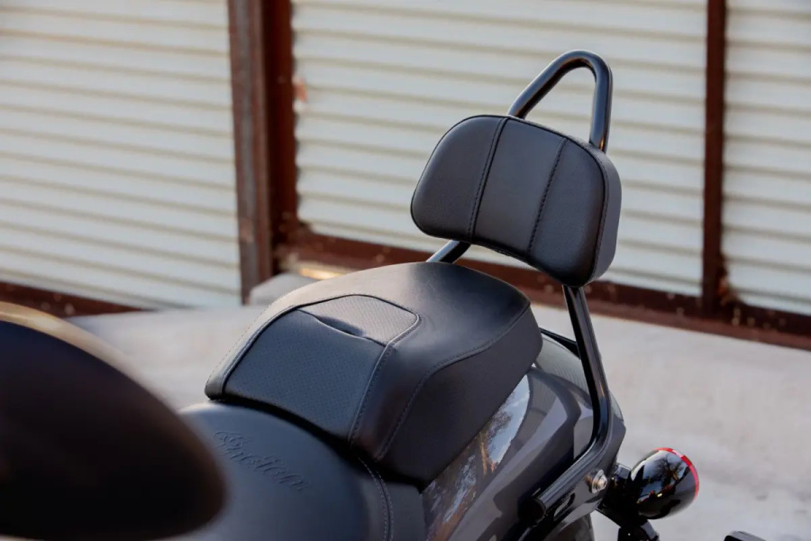 products/100/005/009/32/Keleivio sedyne Indian Motorcycle Passenger Pillion 2884644-VBC Juoda_1.webp