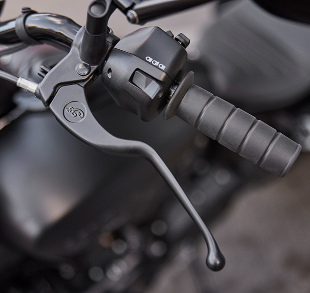 products/100/005/094/43/Indian-Motorcycle-Sport-Scout-Limited-Tech-ABS-2025-Black-Smoke-p8.jpg