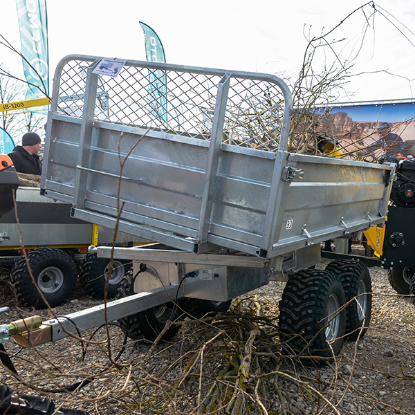 products/100/005/117/32/Keturracio priekaba Bronco 3-Way Tip Trailer max 1600kg 77-12186.jpg