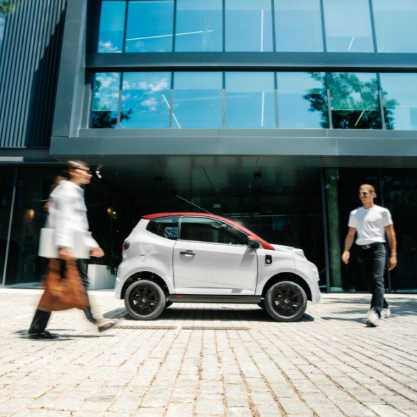 products/100/005/572/12/AIXAM E-MINIAUTO CHIC_3.jpg