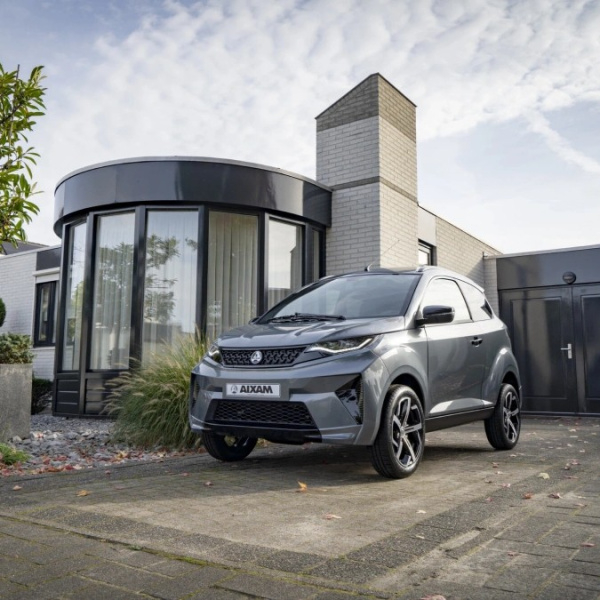 products/100/005/575/13/AIXAM E-CROSSOVER PREMIUM Elektrinis mini miesto automobilis_1.jpg