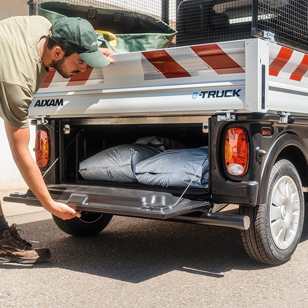 products/100/005/575/52/AIXAM E-TRUCK DROP SIDE Elektrinis mini krovininis automobilis_CargoRearStorage.jpg