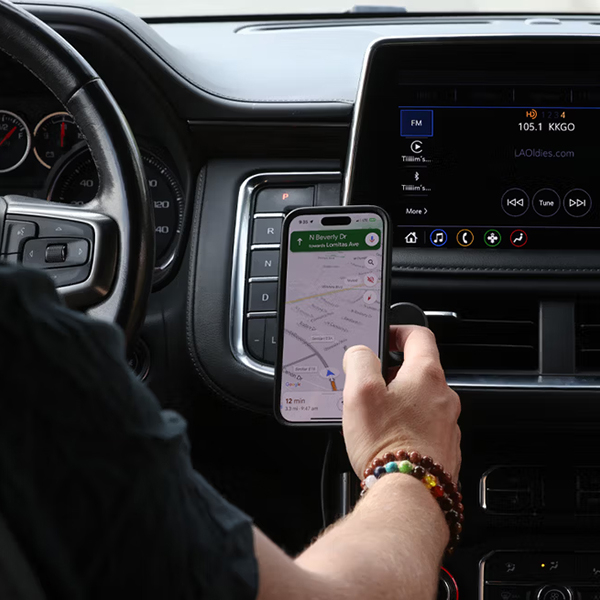 products/100/005/876/12/Automobilinis telefono laikiklis i groteles Quad Lock Vent Car Mount_3.jpg