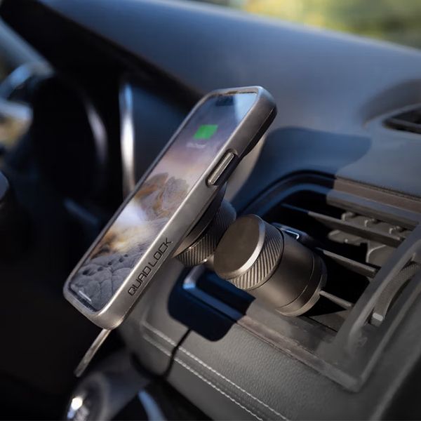 products/100/005/876/12/Automobilinis telefono laikiklis i groteles Quad Lock Vent Car Mount_4.jpg