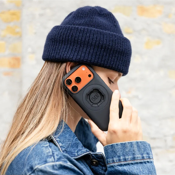 products/100/005/900/17/Magnetinis deklas Quad Lock Mag telefonui iPhone 17 Pro_real.jpg