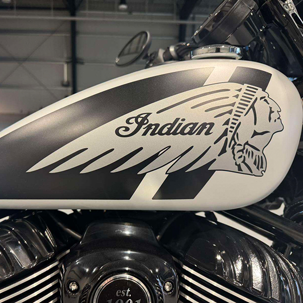 products/100/005/913/92/Naudotas Indian Motorcycle Sport Chief Ghost White Metallic ABS 2024_1.jpg
