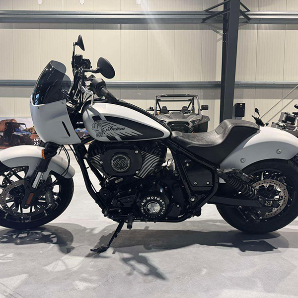products/100/005/913/92/Naudotas Indian Motorcycle Sport Chief Ghost White Metallic ABS 2024_2.jpg