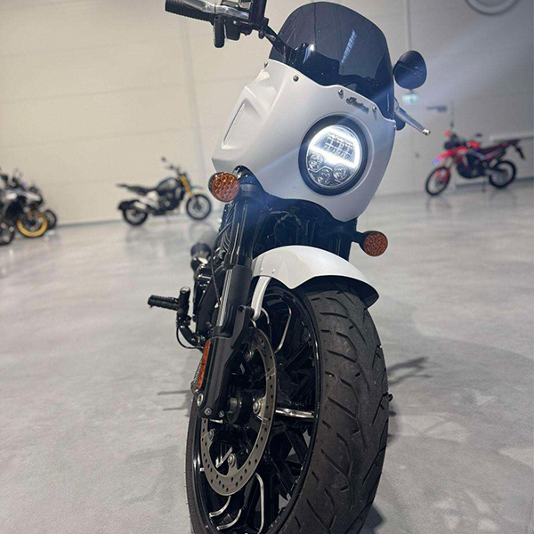 products/100/005/913/92/Naudotas Indian Motorcycle Sport Chief Ghost White Metallic ABS 2024_3.jpg