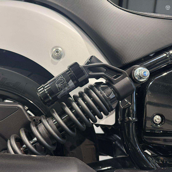 products/100/005/913/92/Naudotas Indian Motorcycle Sport Chief Ghost White Metallic ABS 2024_5.jpg