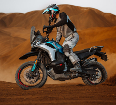 products/100/005/005/92/CFMOTO_800MT-X_Zephyr_Blue_2025_p3.jpg