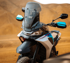 products/100/005/005/92/CFMOTO_800MT-X_Zephyr_Blue_2025_p9.jpg