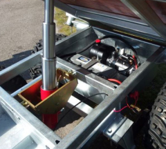 products/100/005/117/32/Keturracio priekaba Bronco 3-Way Tip Trailer max 1600kg 77-12186_2.jpg