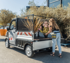 products/100/005/575/52/AIXAM E-TRUCK DROP SIDE Elektrinis mini krovininis automobilis_CargoRearMeshedStorage.jpg