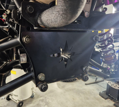 products/100/005/739/72/Reduktoriaus laikiklis galinio Polaris Scrambler ir Sportsman XP 1000 S 2020_real.jpg