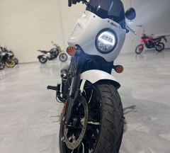products/100/005/913/92/Naudotas Indian Motorcycle Sport Chief Ghost White Metallic ABS 2024_3.jpg